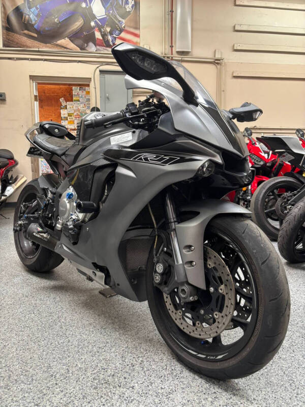 2017 Yamaha YZF-R1