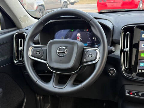 2025 Volvo XC40 B5 Core Bright Theme