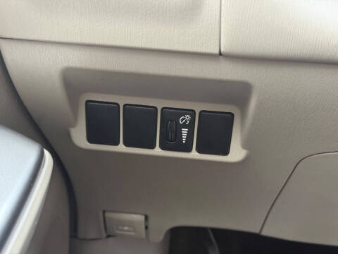 2012 Toyota Prius v Five