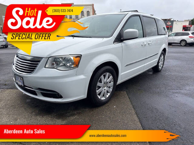 2016 Chrysler Town & Country Touring's photo