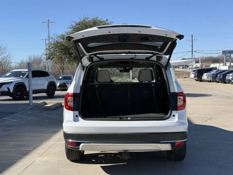 2021 Honda Pilot Touring w/Rear Captain's Chairs