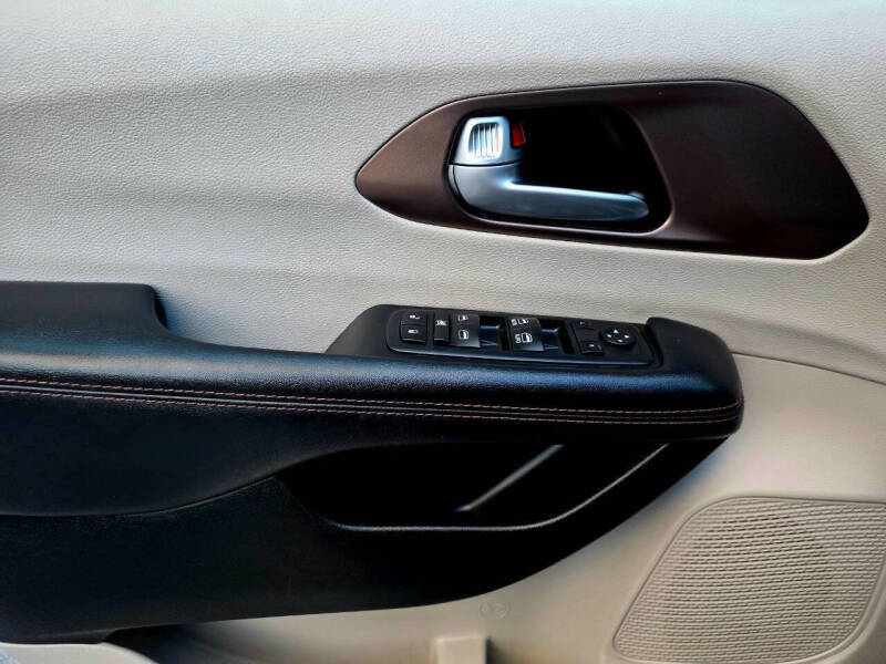 2017 Chrysler Pacifica LX