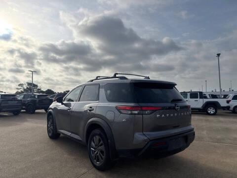 2024 Nissan Pathfinder SV