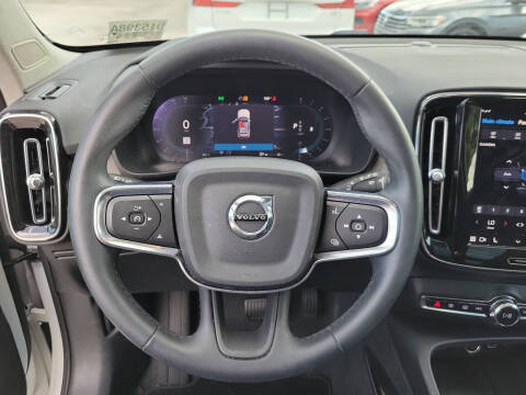 2024 Volvo XC40 B5 Plus Bright Theme
