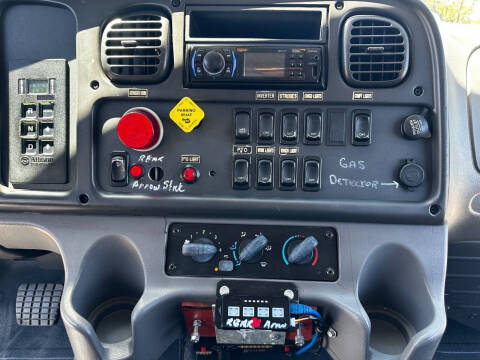 2012 Freightliner M2 106