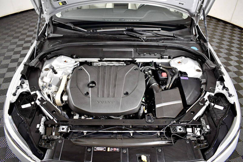 2022 Volvo XC60 B5 Momentum