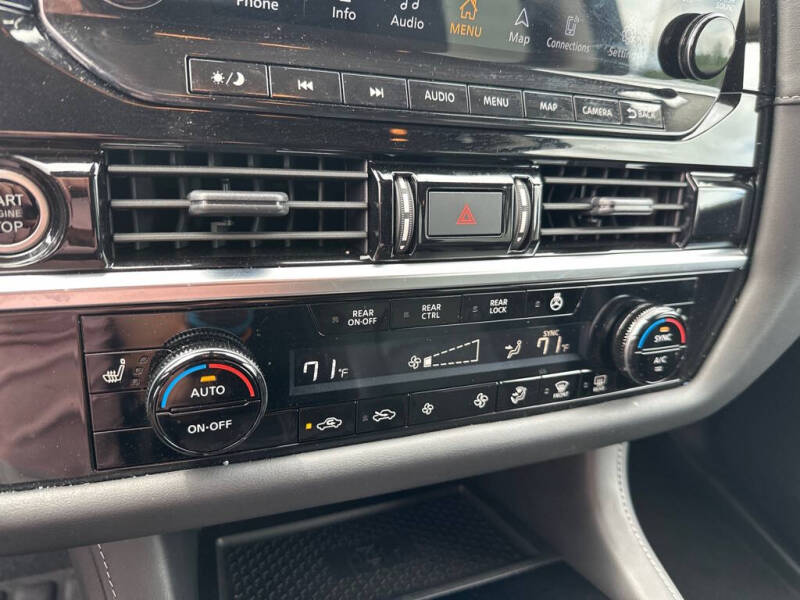 2023 Nissan Pathfinder SL