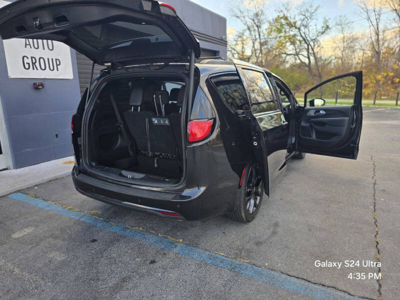 2020 Chrysler Pacifica Touring L photo 32