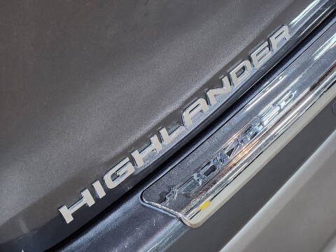 2022 Toyota Highlander Hybrid Platinum