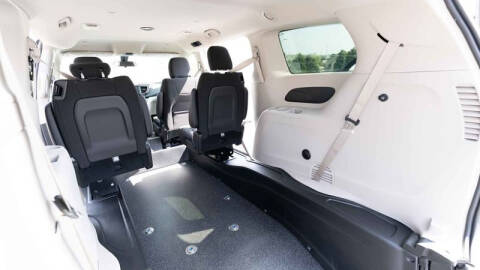 2022 Chrysler Voyager LX