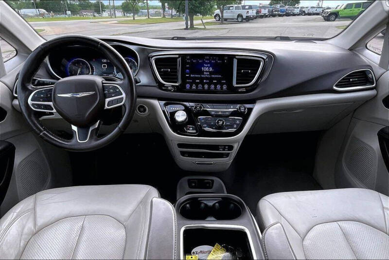 2017 Chrysler Pacifica Touring-L Plus