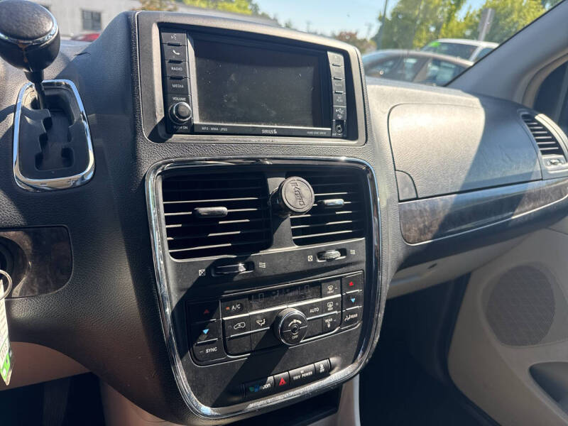 2011 Dodge Grand Caravan Crew
