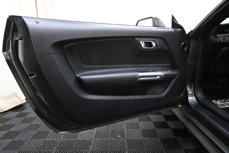 2016 Ford Mustang V6