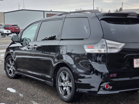 2017 Toyota Sienna SE 8-Passenger