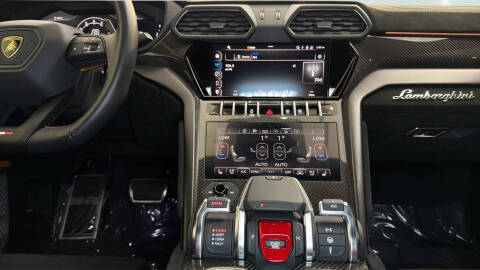 2023 Lamborghini Urus Performante