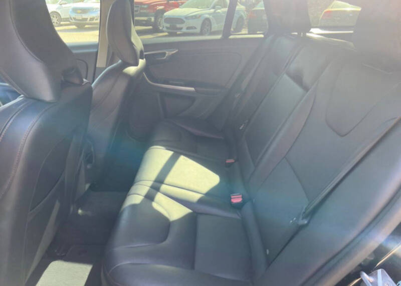 2016 Volvo V60 Cross Country T5