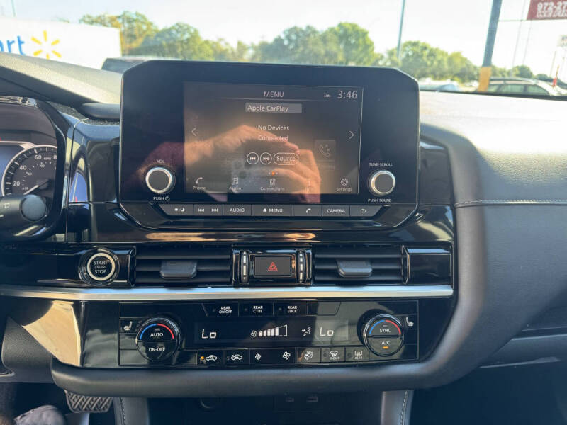 2022 Nissan Pathfinder SV