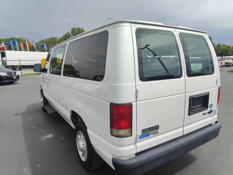 2011 Ford E-Series E-350 SD