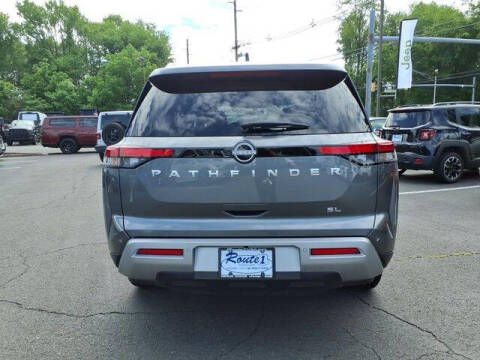2025 Nissan Pathfinder SL