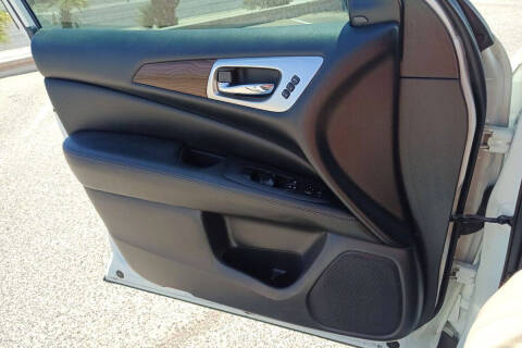 2017 Nissan Pathfinder Platinum