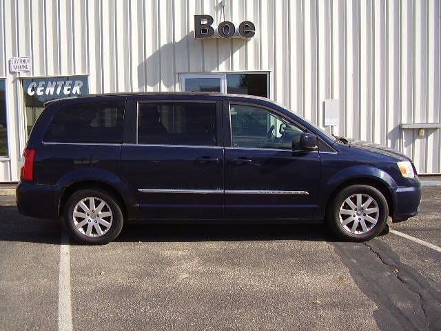 2014 Chrysler Town & Country Touring's photo