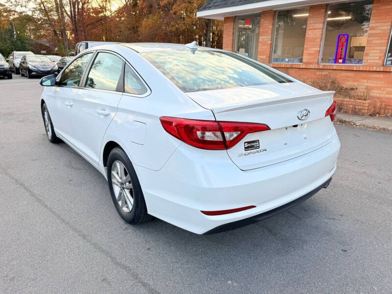 2017 Hyundai Sonata Base photo 3