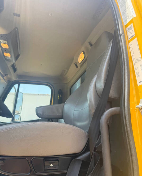 2020 Freightliner M2 106