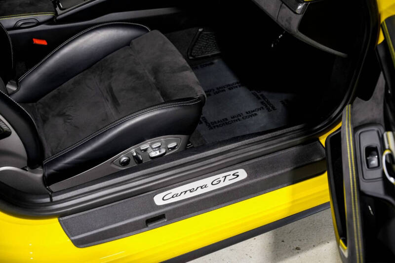 2015 Porsche 911 Carrera GTS