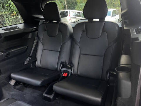 2016 Volvo XC90 T6 Momentum