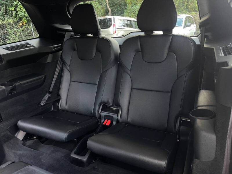 2016 Volvo XC90 T6 Momentum