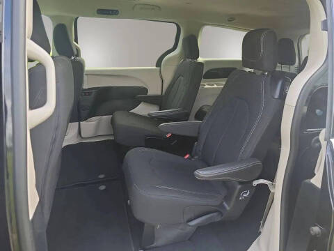 2024 Chrysler Voyager LX