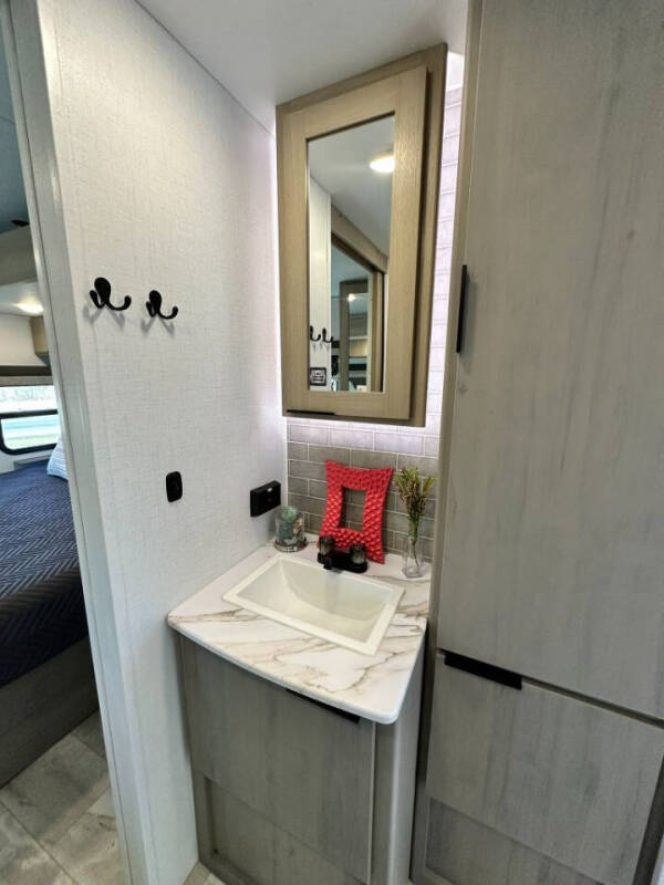 2024 Dutchmen Kodiak 2921FKDS