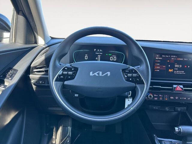 2023 Kia Niro LX