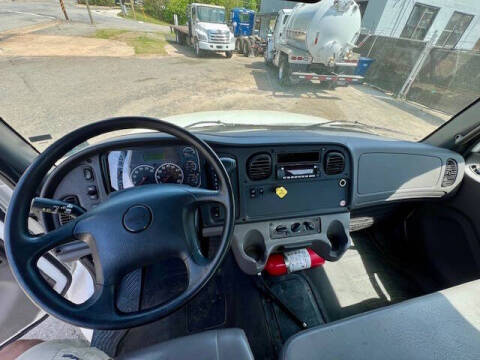 2024 Freightliner Business class M2