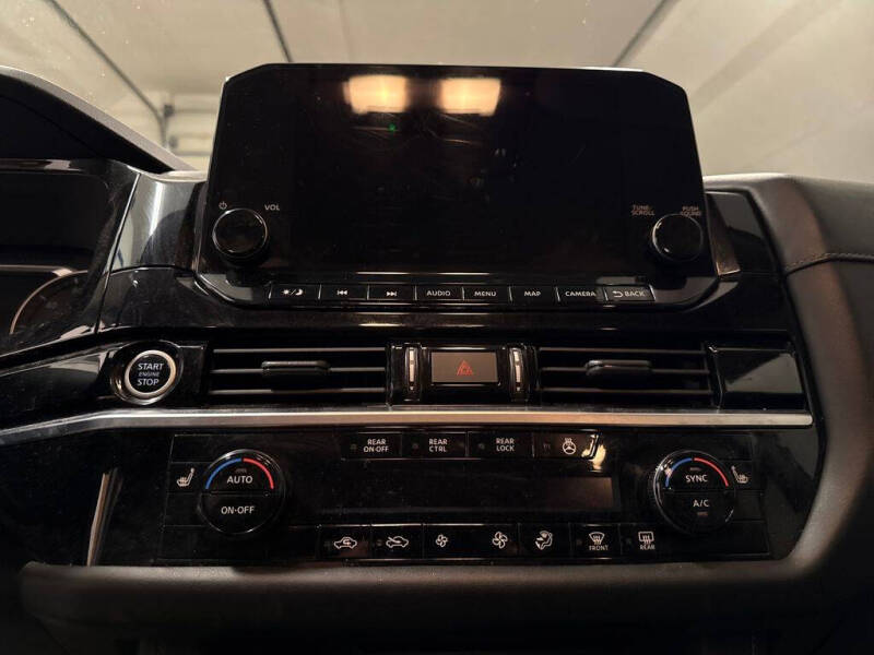 2023 Nissan Pathfinder SL