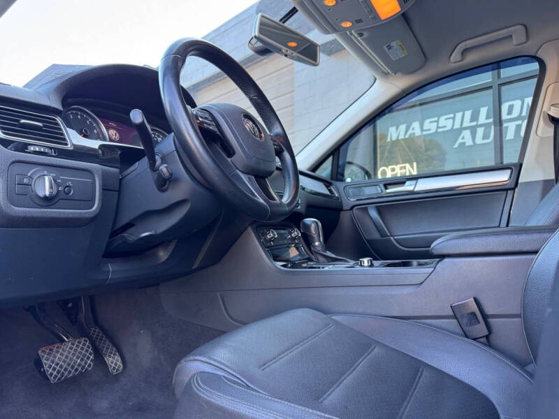 2014 Volkswagen Touareg V6 Sport