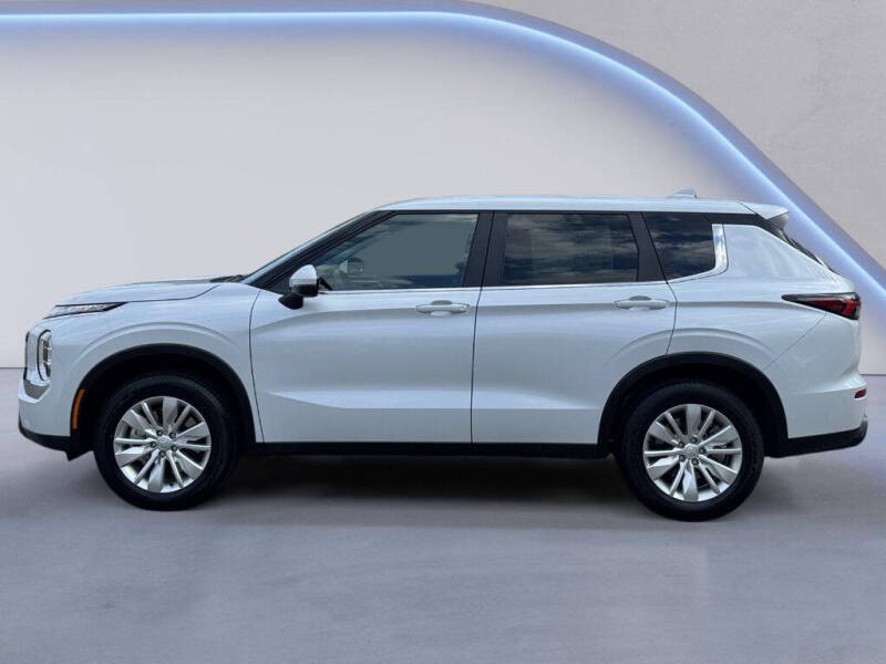 2025 Mitsubishi Outlander ES
