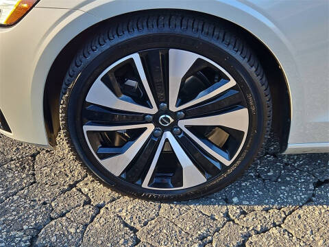 2022 Volvo S60 B5 Momentum