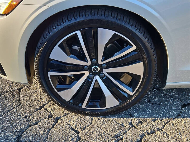 2022 Volvo S60 B5 Momentum