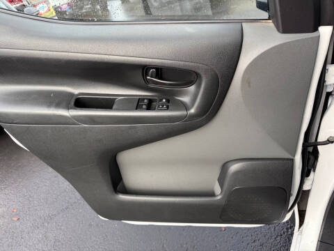 2017 Nissan NV200 SV