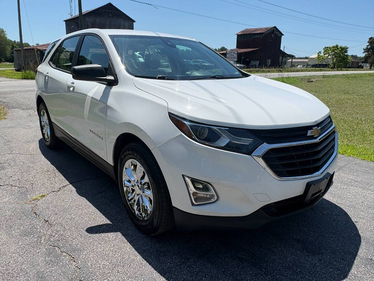 White 2020 Chevrolet Equinox LS LS 4dr SUV w/1LS 2