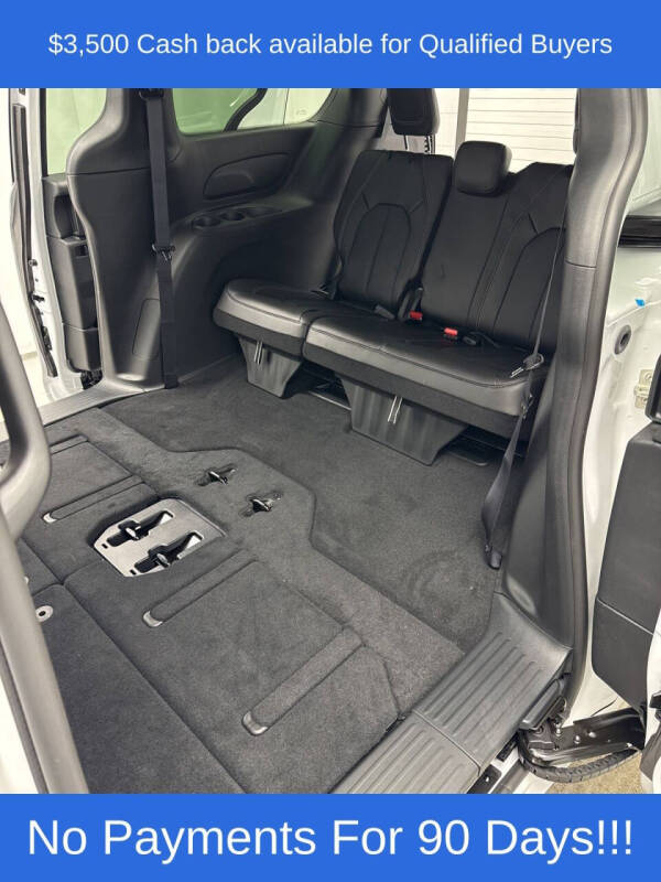 2026 Chrysler Pacifica Select