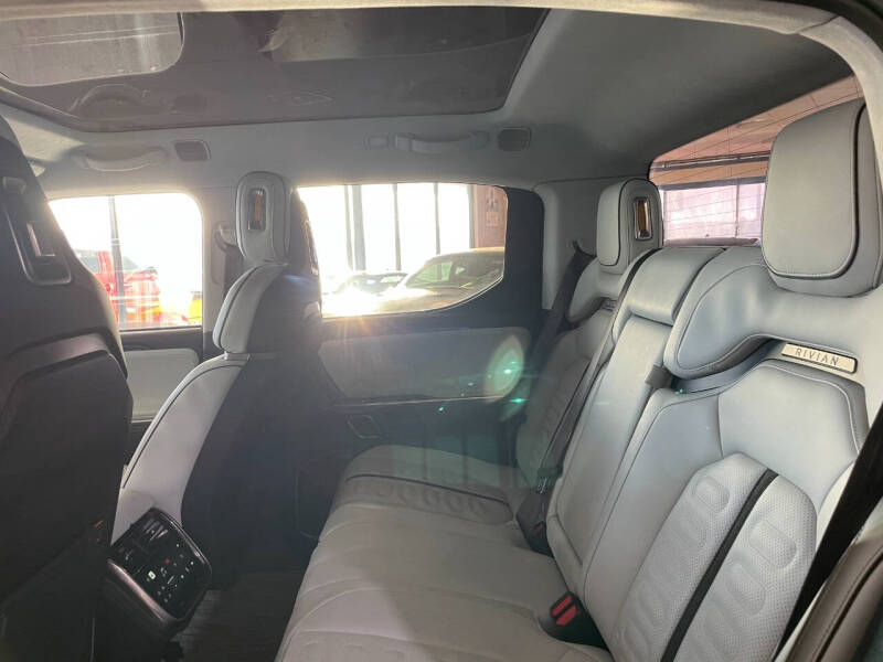 2023 Rivian R1T Adventure