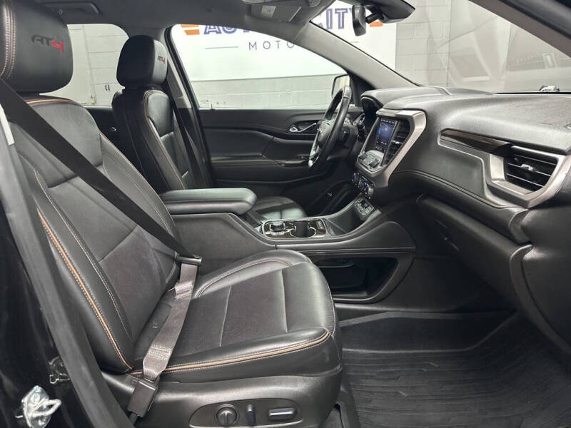 2023 GMC Acadia AT4