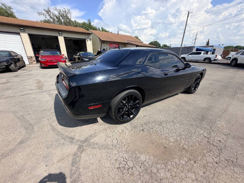2017 Dodge Challenger SXT Plus