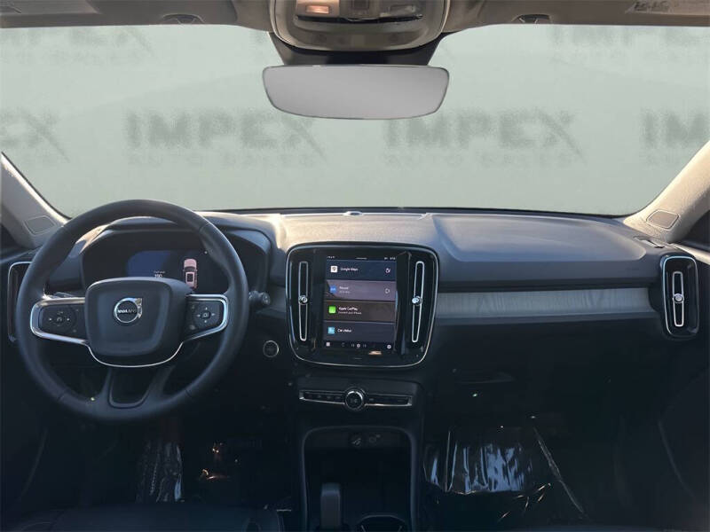 2025 Volvo XC40 B5 Core Bright Theme