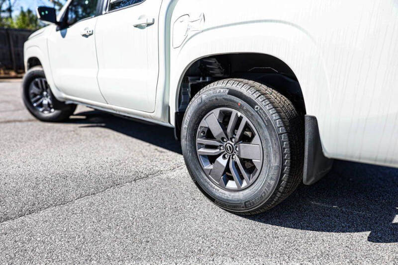 2025 Nissan Frontier SV