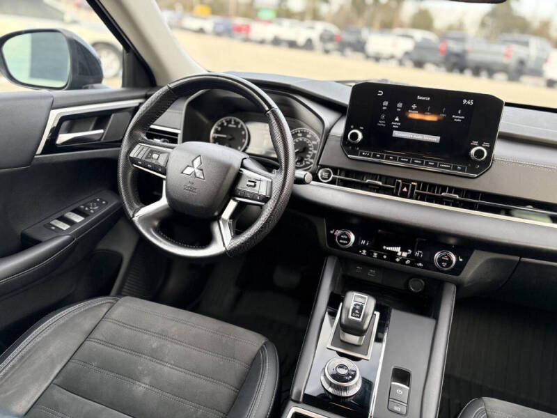 2023 Mitsubishi Outlander SE