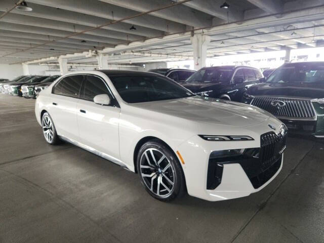 2023 BMW 7 Series 740i