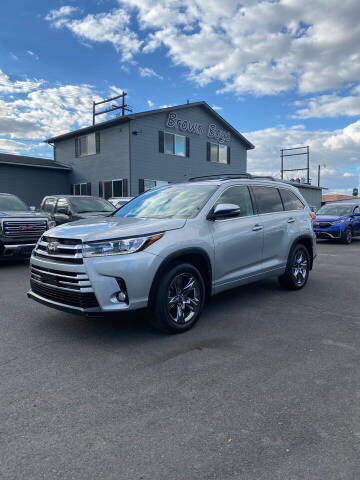 2017 Toyota Highlander for sale at Brown Boys in Yakima WA